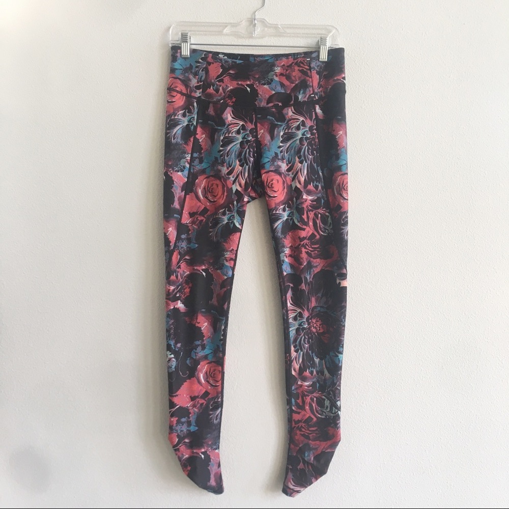Calia Rose Garden Leggings 7/8 Cropped Ruched Floral Red Yoga Mid Rise Medium